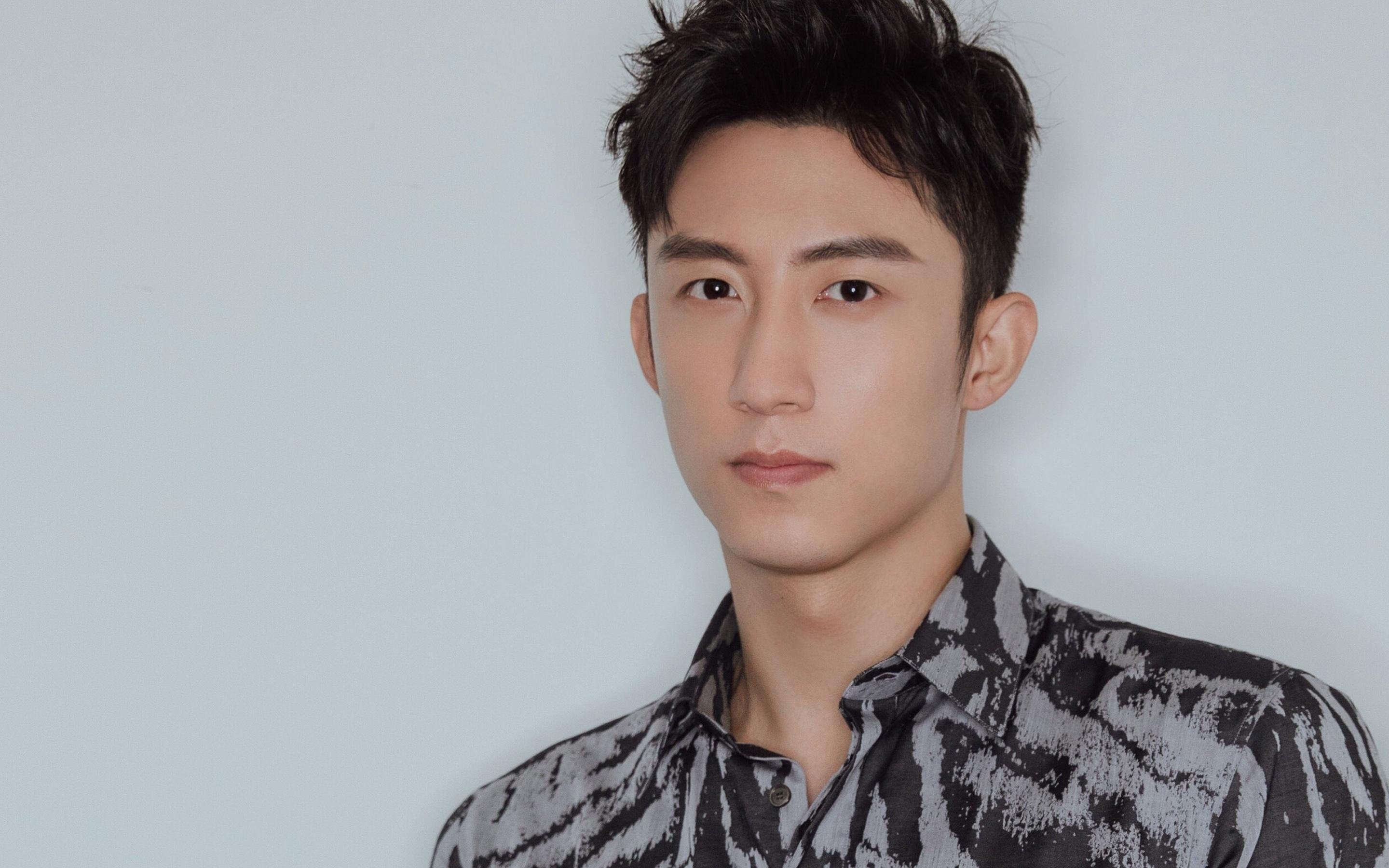 九游下载安装-“悬崖飞跃：险境中的极限飞跃”，悬崖飞人视频